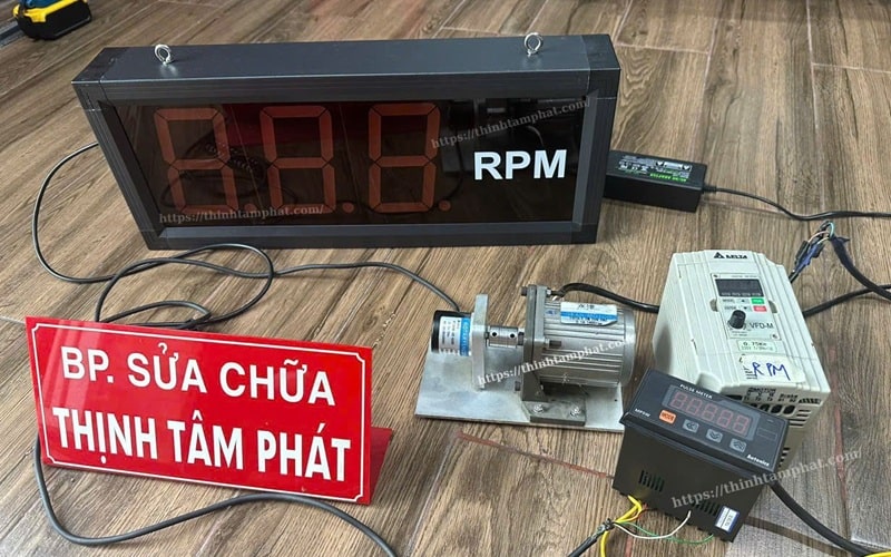 đồng hồ đo số vòng quay